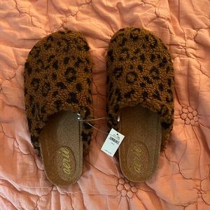 NWT AERIE Clogs size 9